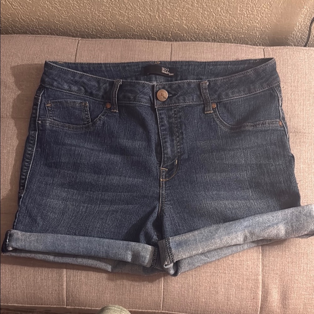 1822 Denim Blue Jean Shorts with Mid-Rise Fit